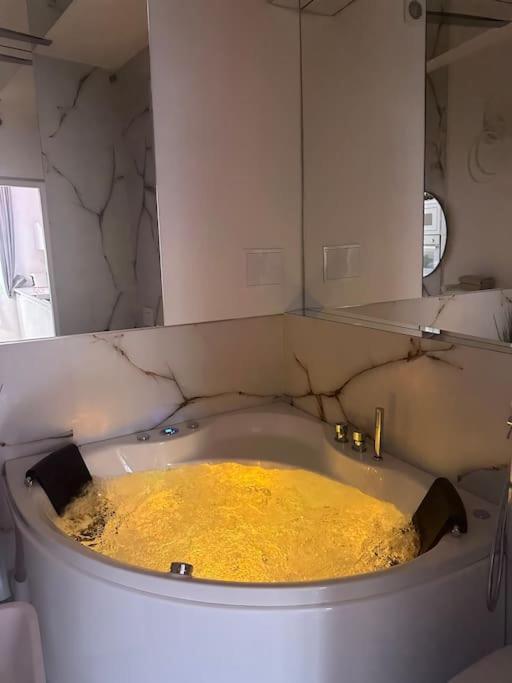 Salt Inn Apartments No 2 - Jacuzzi เวียลิชกา ภายนอก รูปภาพ